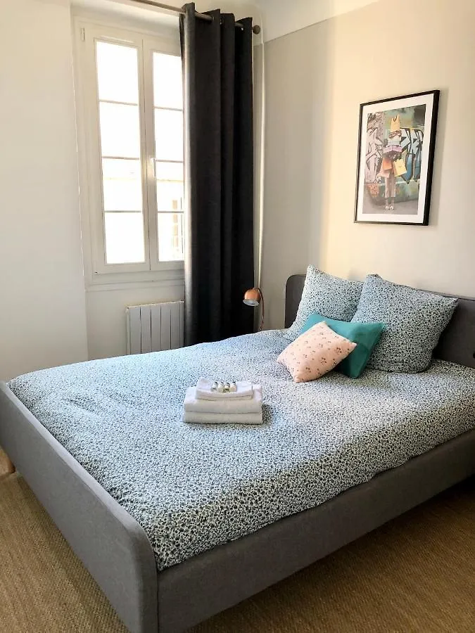 Charming And Modernly Designed 2 Bedroom - Old Town Antibes France