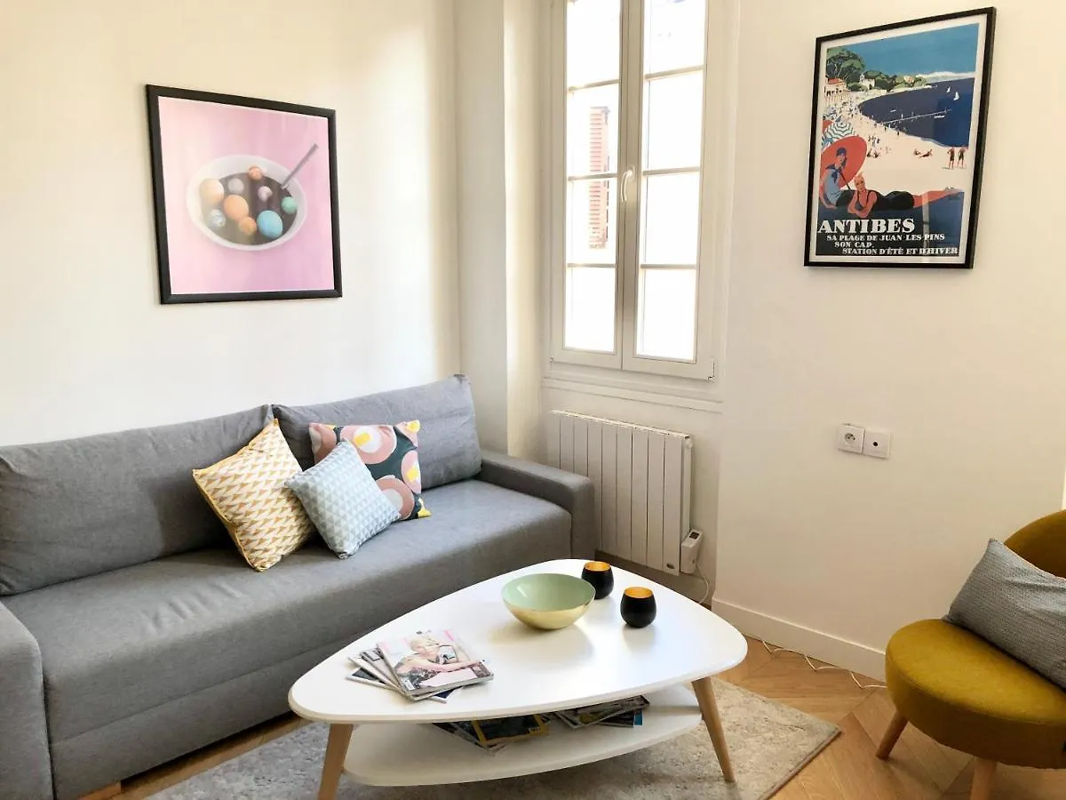 Charming And Modernly Designed 2 Bedroom - Old Town contacts