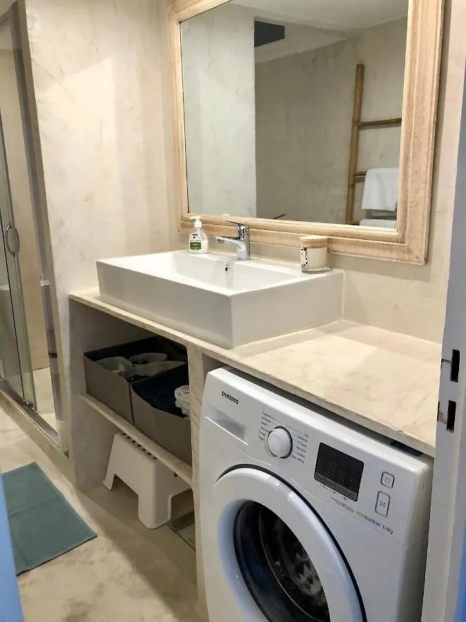 Charming And Modernly Designed 2 Bedroom - Old Town Antibes 0*,