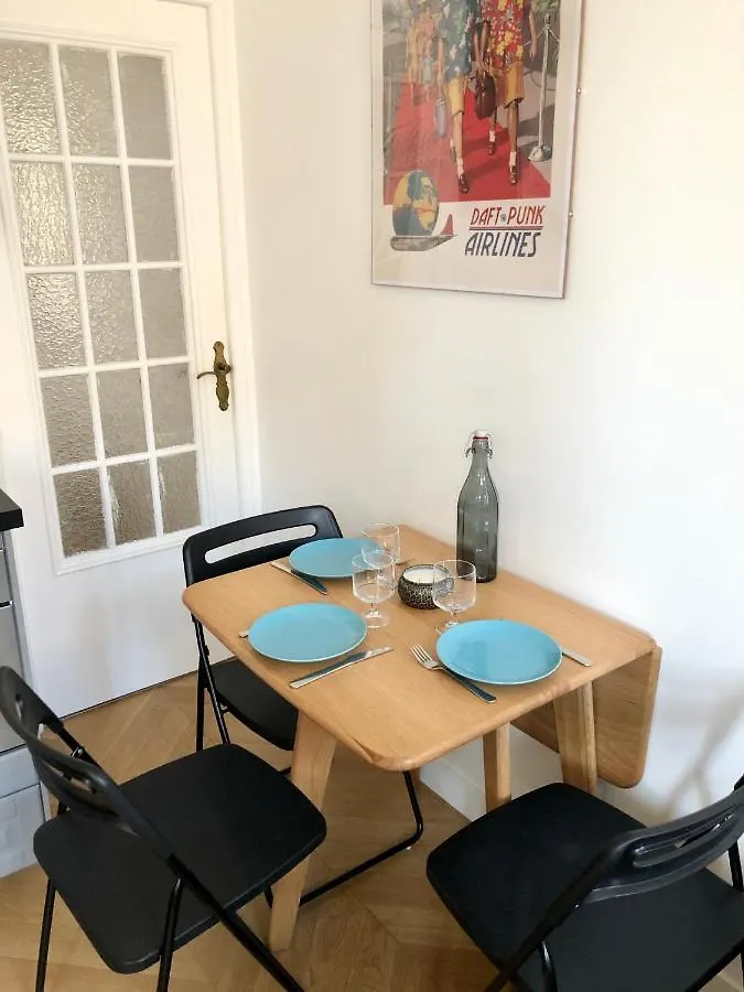 Charming And Modernly Designed 2 Bedroom - Old Town Antibes